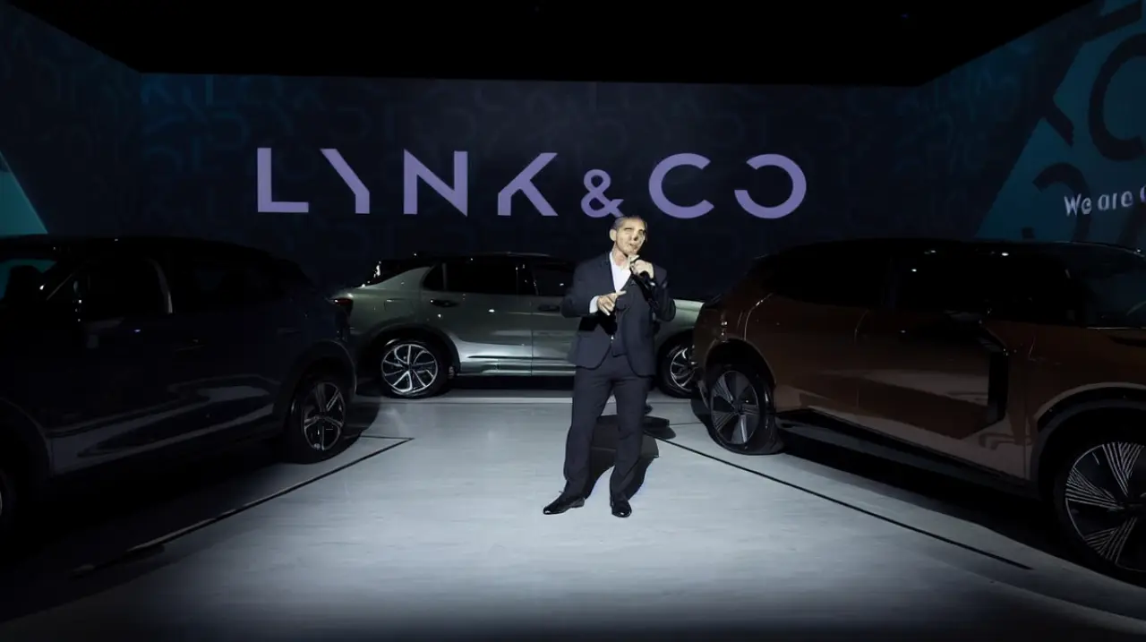 Lynk & Co se presentó en Buenos Aires con una puesta inmersiva y tres SUV híbridos enchufables