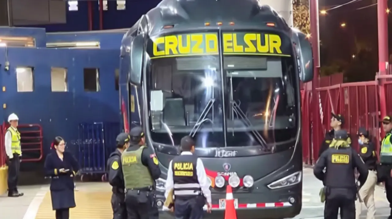 Disparan contra bus interprovincial de Cruz del Sur en San Borja y obligan a evacuar pasajeros