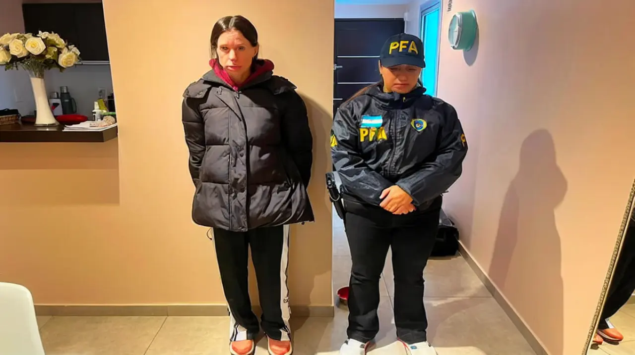 La detención de Albertina Mangini obligó a Kicillof a aclarar que no era funcionaria del Poder Ejecutivo