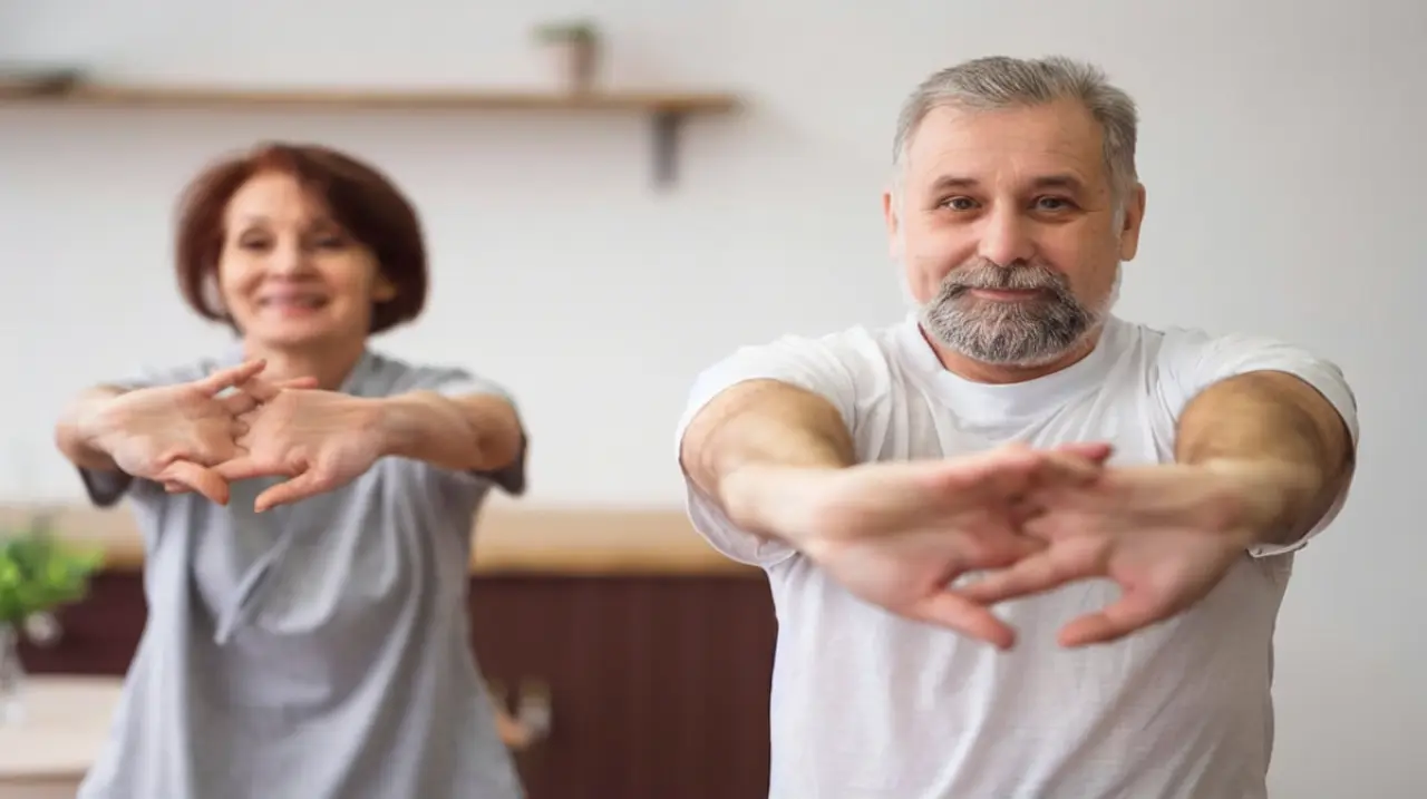 Cuatro ejercicios breves para conservar fuerza y funcionalidad después de los 60