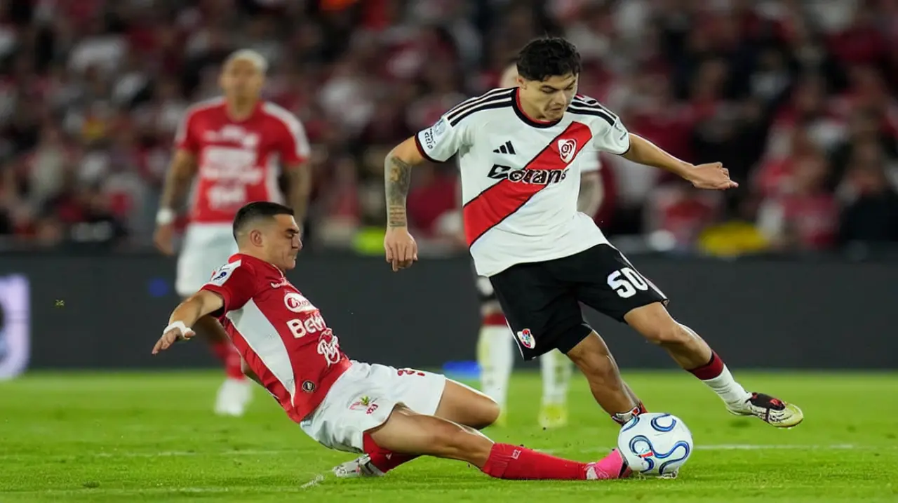 Independiente Santa Fe y River empataron sin goles en la ida de octavos de la Copa Sudamericana