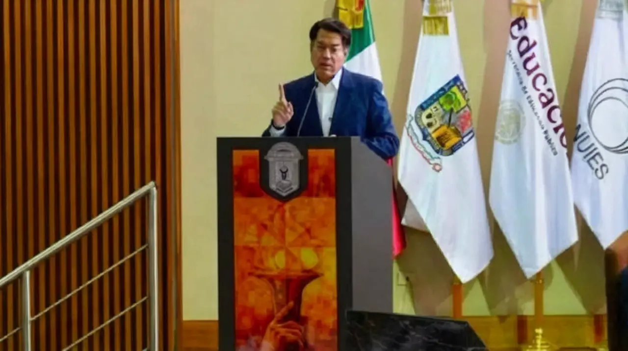 SEP abre debate nacional sobre celulares y redes sociales en las escuelas