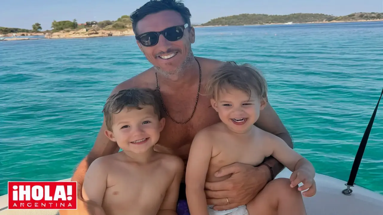 Vacaciones familiares en Grecia: Pico Mónaco, Diana Arnopoulos y sus hijos en un rincón paradisíaco