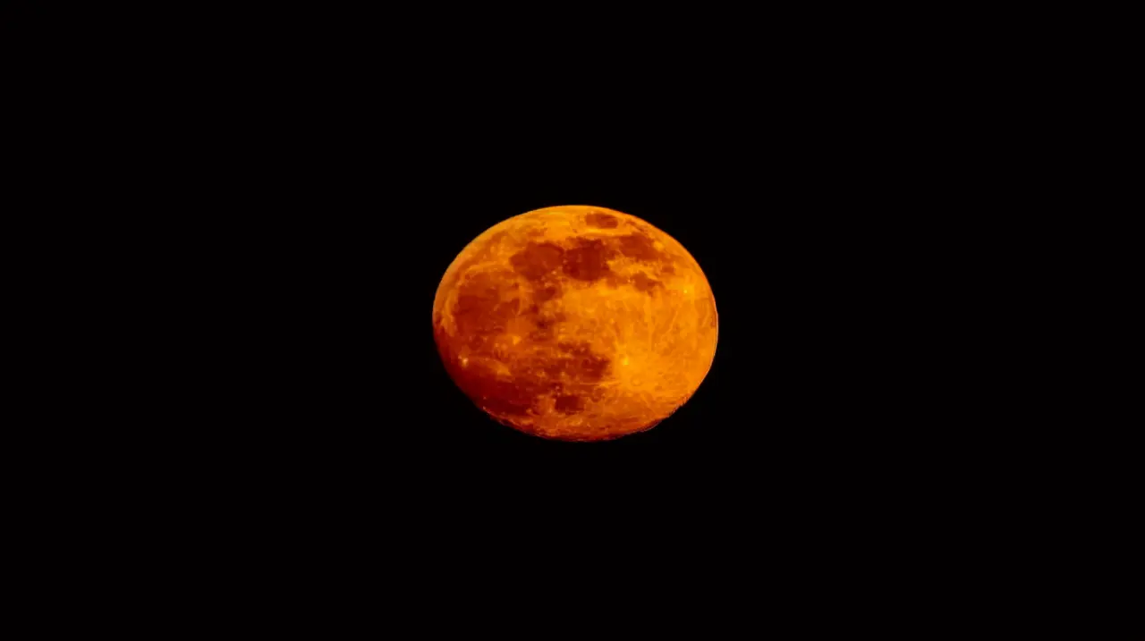 Eclipse lunar parcial en Argentina: a qué hora verlo y por qué la Luna puede verse rojiza