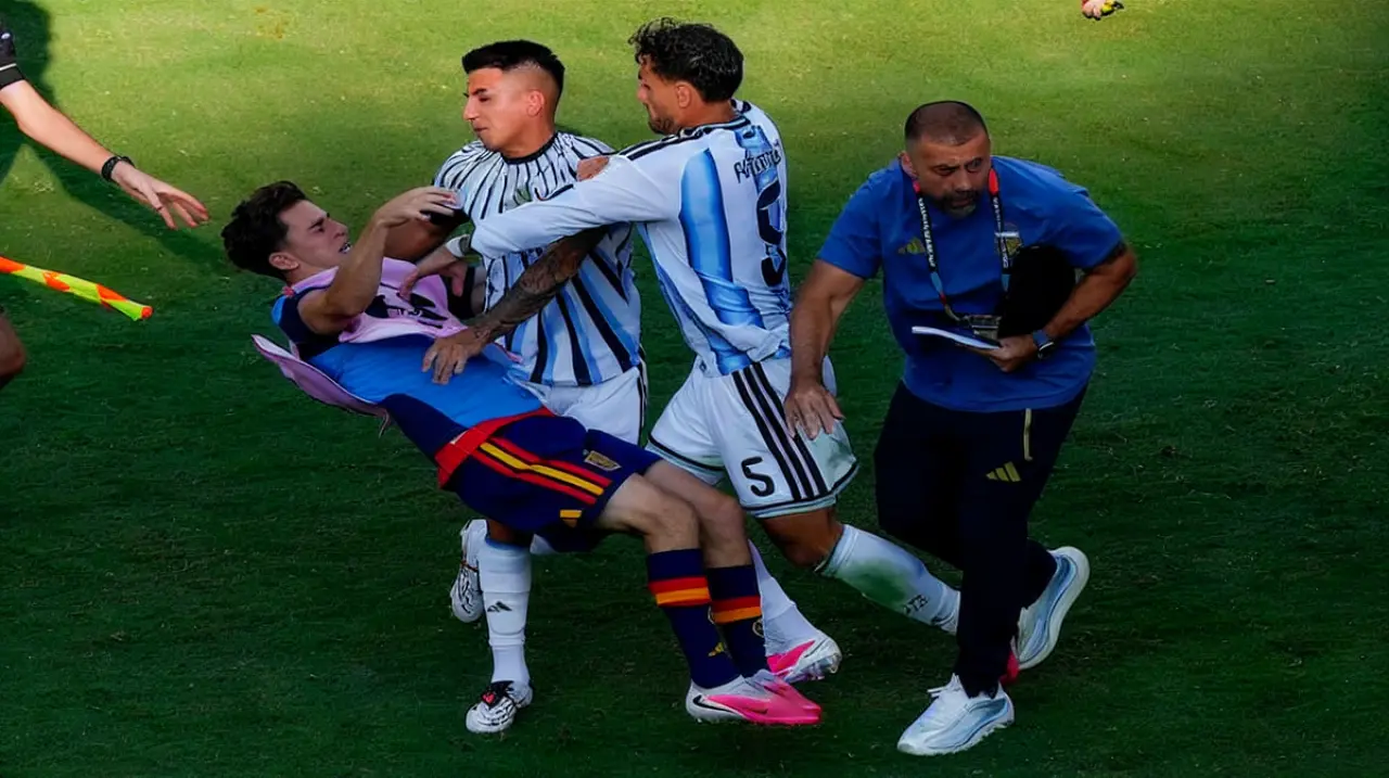 La FIFA sancionó a la AFA y a varios jugadores argentinos por incidentes en el Mundial