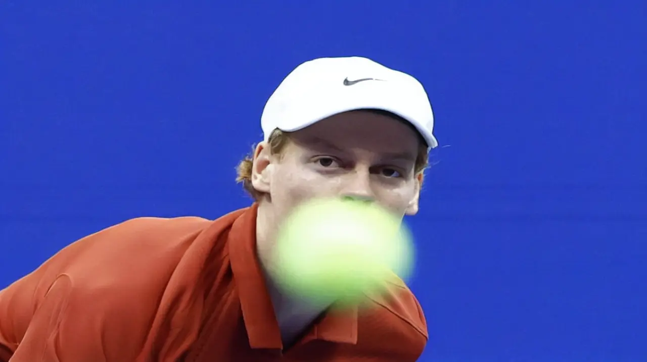 Sinner baja del US Open por una lesión en la rodilla derecha