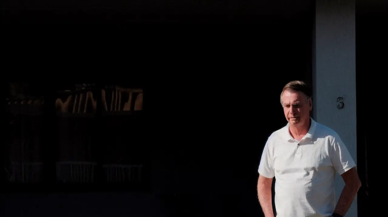 Brasil habilita visitas de dos hijos de Bolsonaro, pero veta cualquier charla política