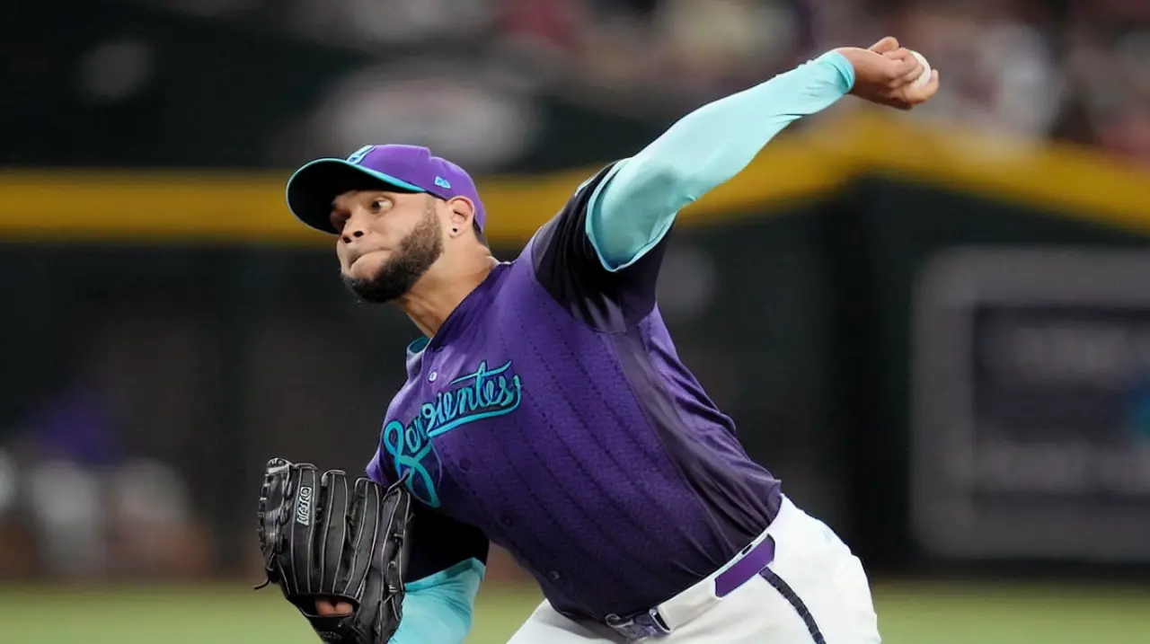 Lawlar lidera paliza de Diamondbacks sobre Rojos y Arizona sigue en carrera por el comodín