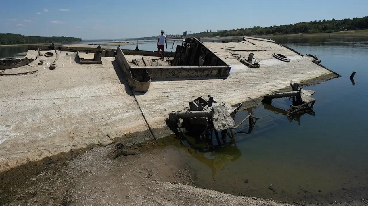 La sequía del Danubio deja al descubierto más de 200 barcos nazis hundidos en 1944
