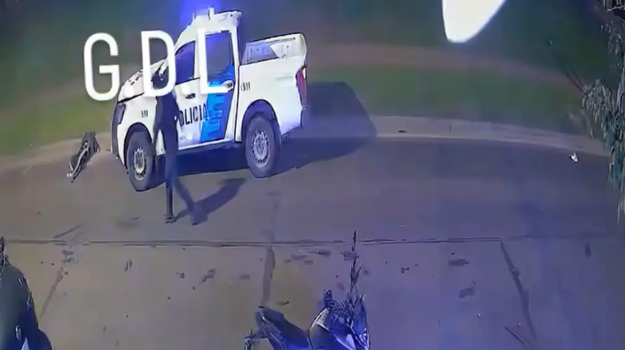 Un patrullero atropelló a un hombre en Don Orione cuando acudía a una emergencia del 911