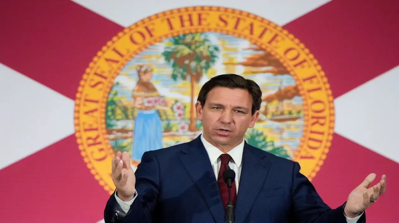 DeSantis celebra la calma en el Atlántico, pero advierte que el pico de huracanes aún no llegó