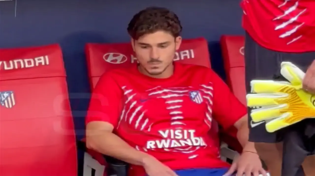 Silbidos para Julián Álvarez en el Metropolitano antes del duelo con Villarreal