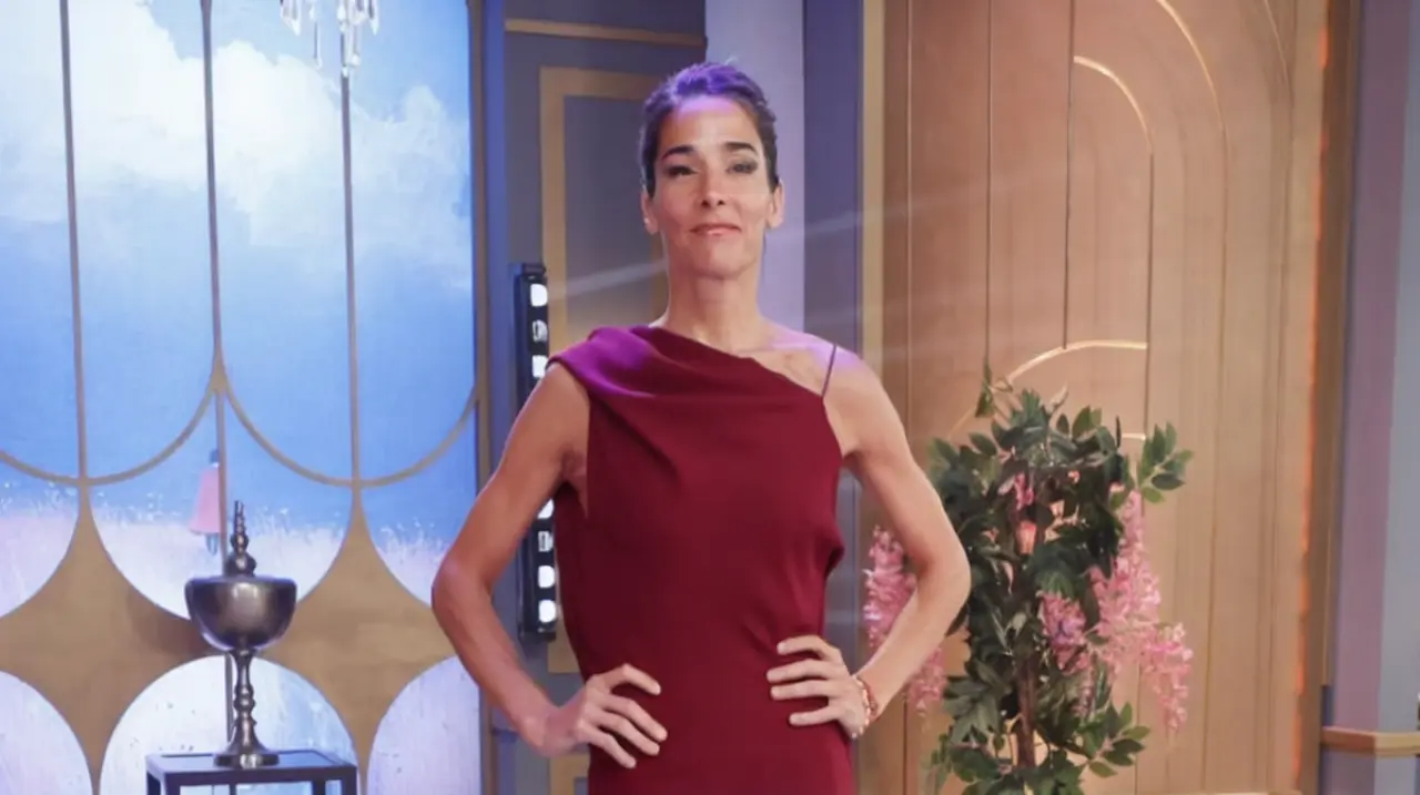 Juana Viale deslumbró con un vestido drapeado y detalles de alta costura en su almuerzo dominical