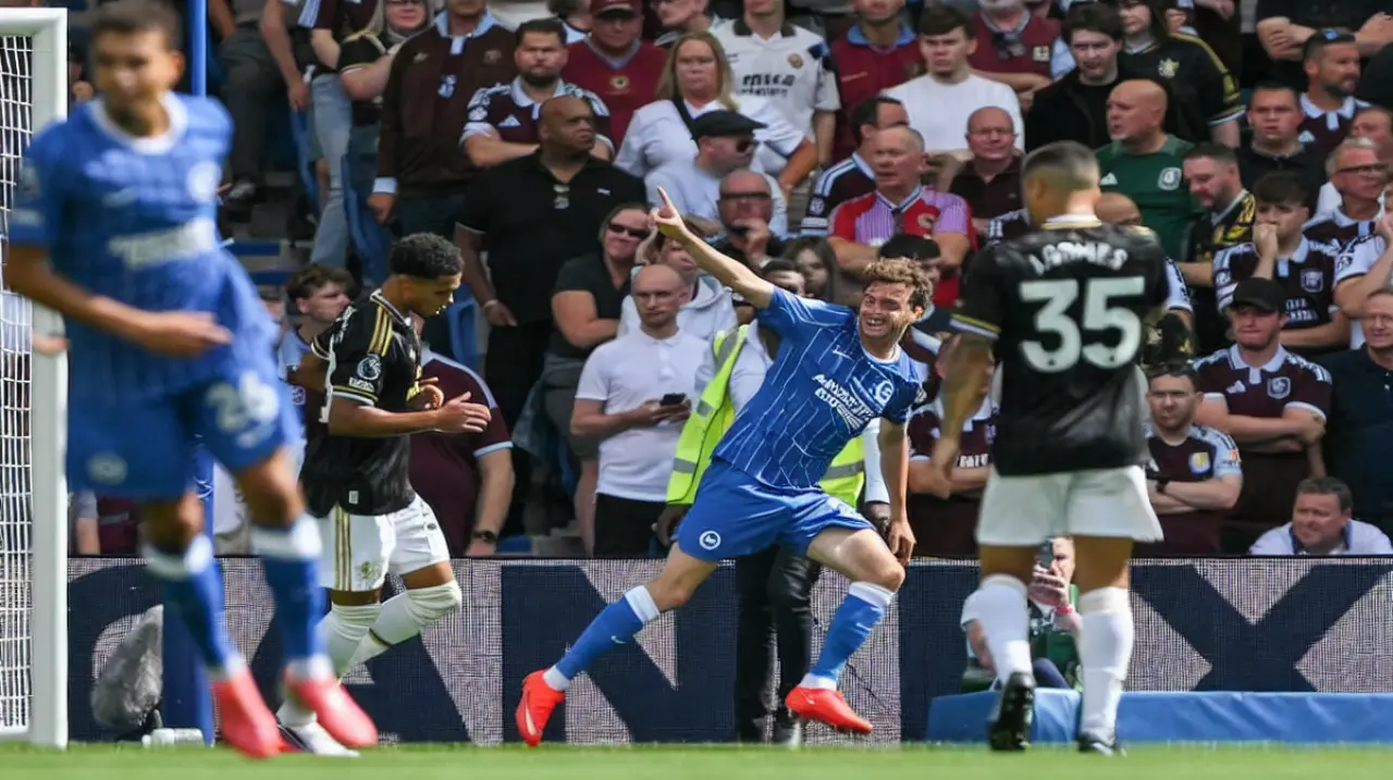 Aston Villa sufrió una goleada y crece la incógnita sobre Emiliano Martínez