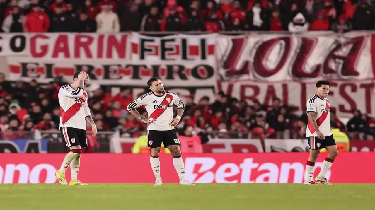 River volvió a dejar puntos en el camino y Vélez le arrebató un empate tras ir 2-0 abajo