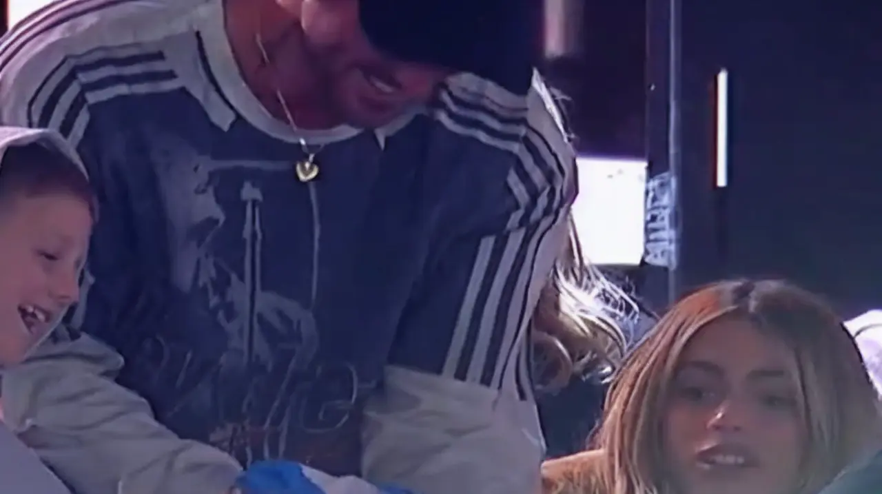 De Paul y Tini estuvieron en el Cilindro para ver Racing-Boca