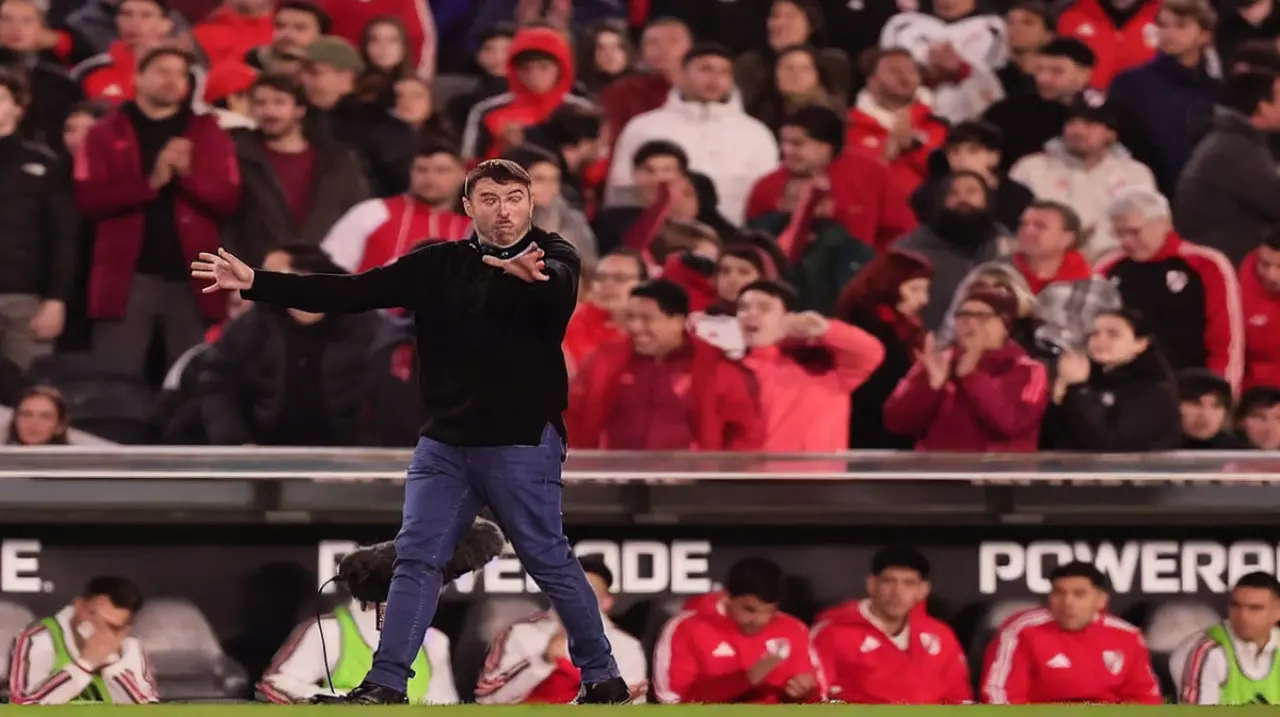 Coudet hizo autocrítica tras el 2-2 con Vélez, pero no explicó por qué se le escapó el triunfo a River