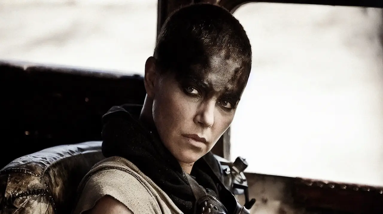 Charlize Theron redescubre a Furiosa y celebra el vínculo personal que dejó ‘Mad Max: Furia en la carretera’