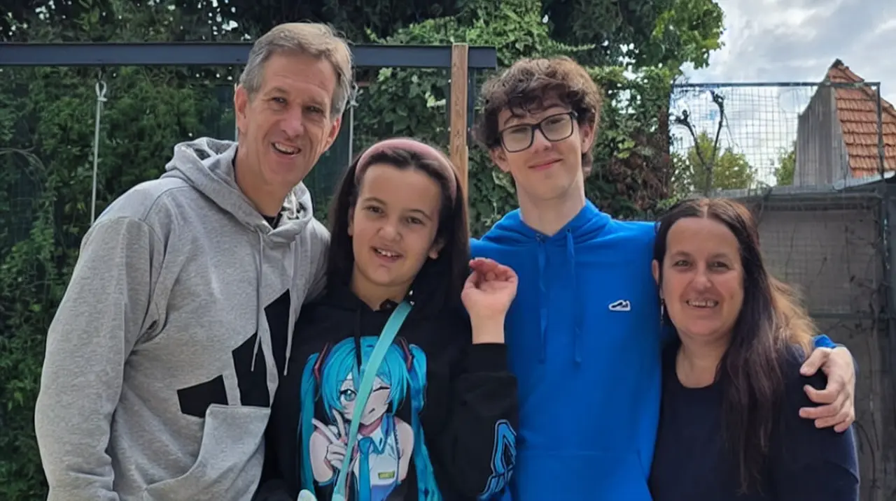 Autismo, juego y familia: la historia de Sol y la red que armó su entorno para acompañarla