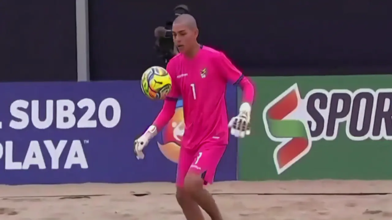 El arquero de Bolivia convirtió un gol de arco a arco y desató la goleada ante Ecuador