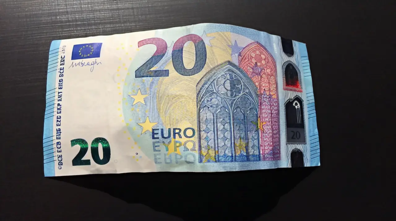 El euro se mantiene estable este martes 25 de agosto en Argentina
