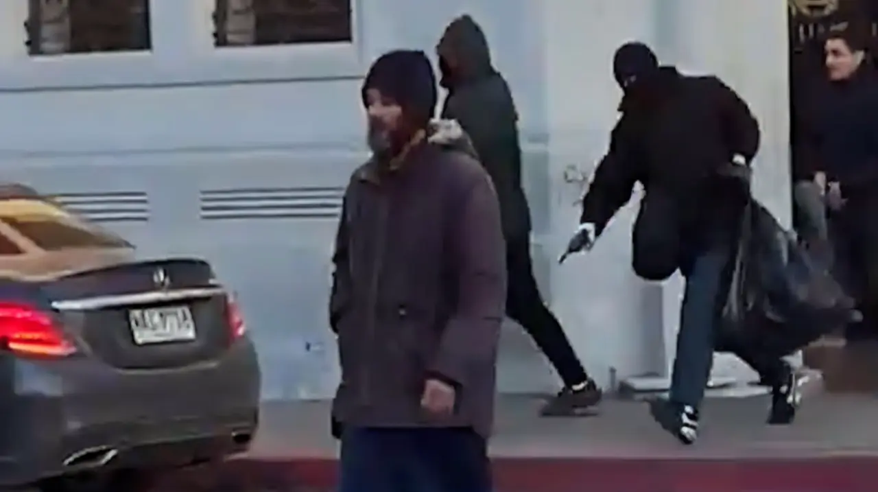 Asaltaron una sucursal bancaria en Pando y huyeron tras robar otro vehículo en la fuga