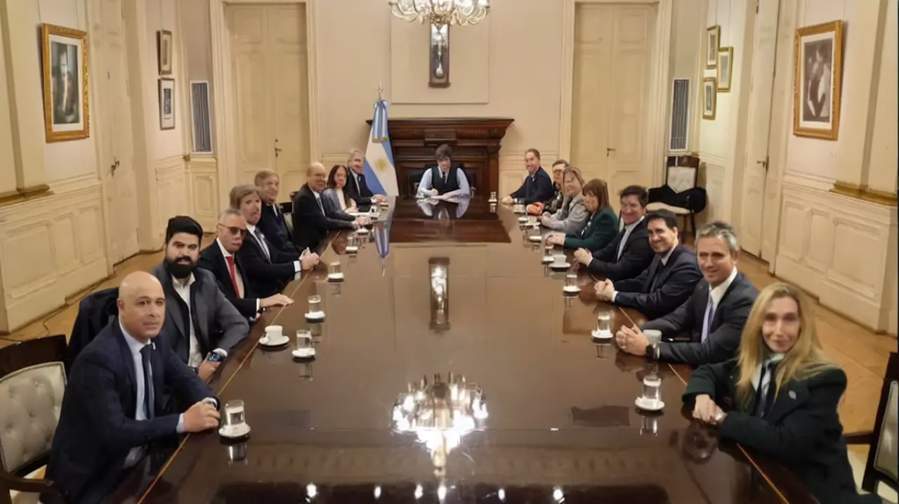 Milei activa la ofensiva legislativa y reúne a su tropa antes de dos sesiones clave
