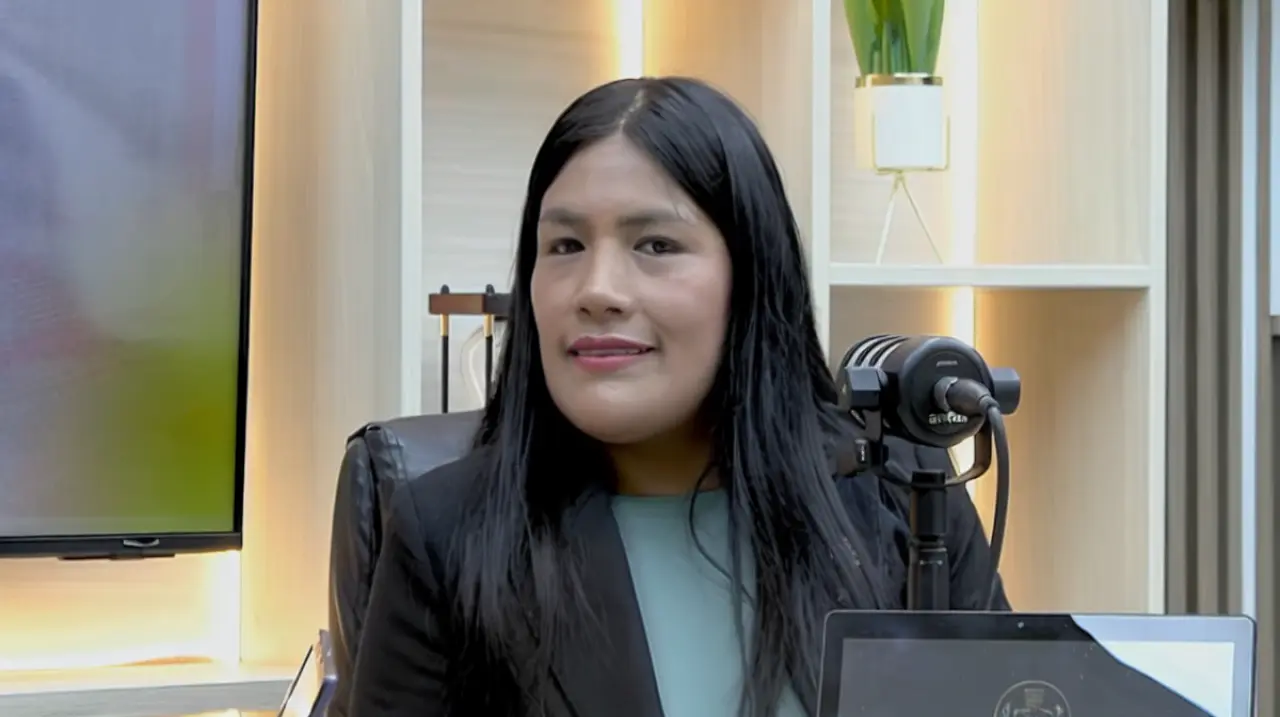 Chats atribuyen a trabajadores pedidos para cubrir gastos del despacho de Catherin Palomino