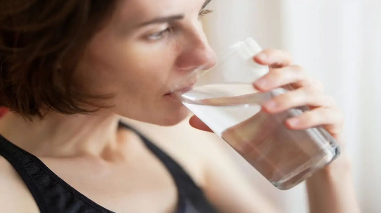 La bebida que podría hidratar mejor que el agua, según un estudio