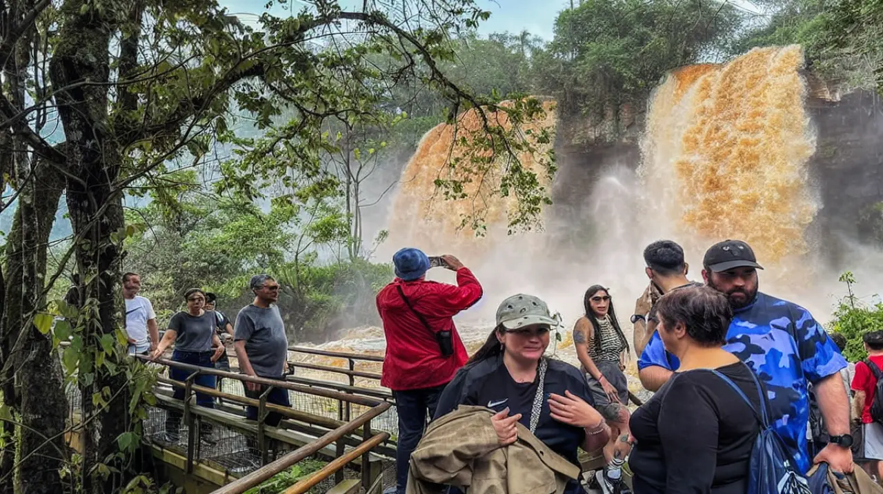 Cataratas del Iguazú: por qué evitan hablar de “cierre” pese a las restricciones por El Niño