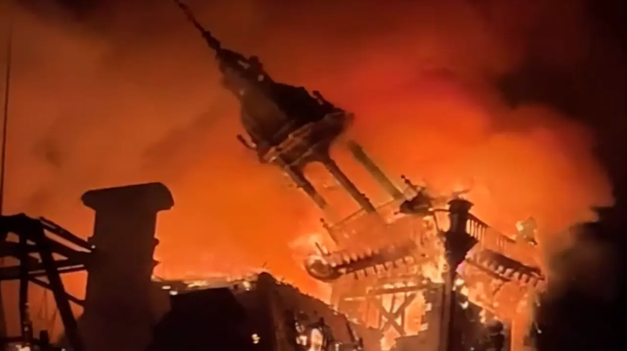 Un incendio destruyó gran parte de una histórica alcaidía durante las protestas en Francia