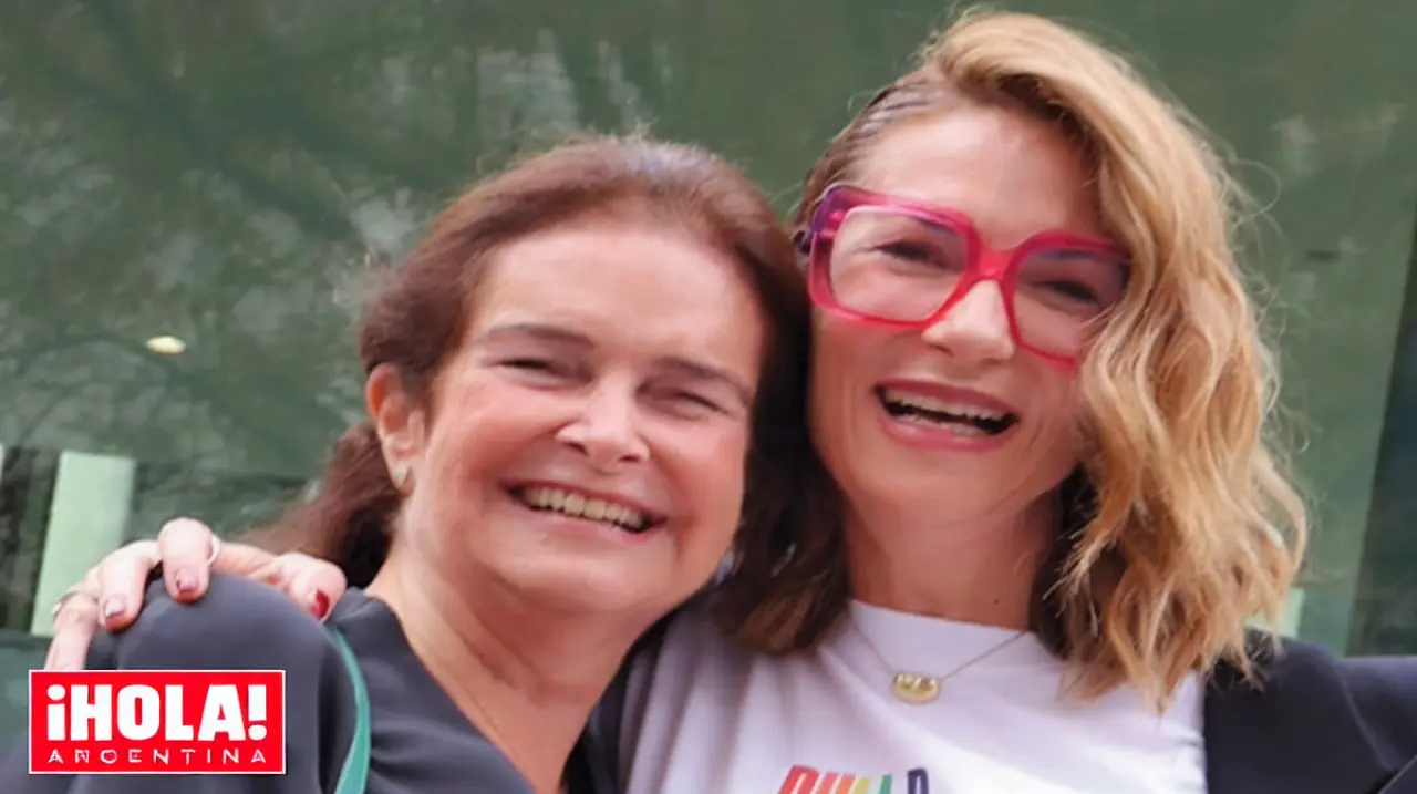 Madre e hija presentan en París una colección de zapatos convertidos en joyas