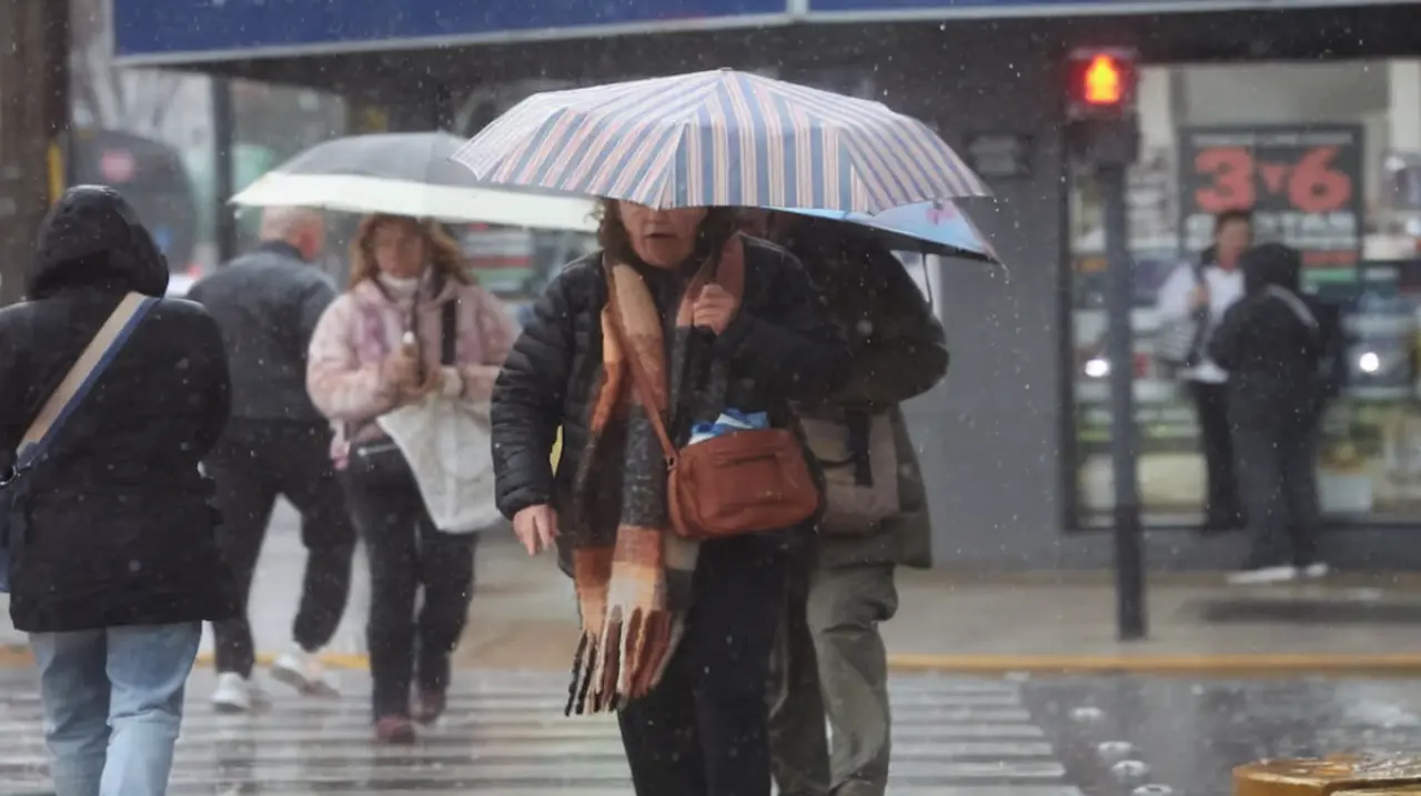 El sol queda fuera de servicio y la lluvia altera la vida cotidiana