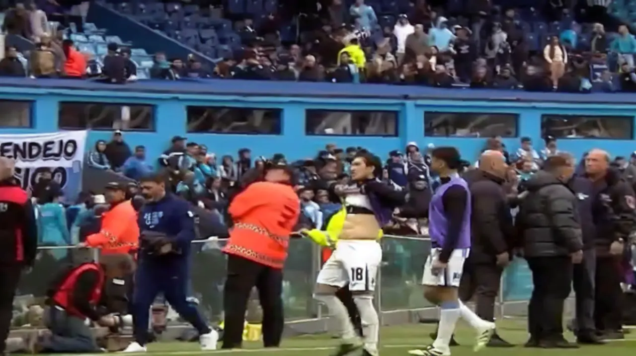 Espino quedó en el centro de la tensión tras el empate de Racing