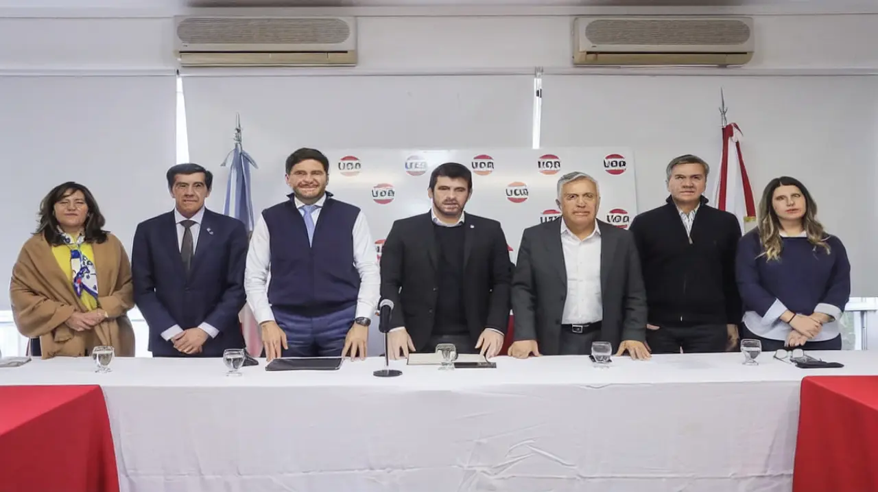 Los gobernadores radicales respaldan suspender las PASO, pero negocian por separado con Milei