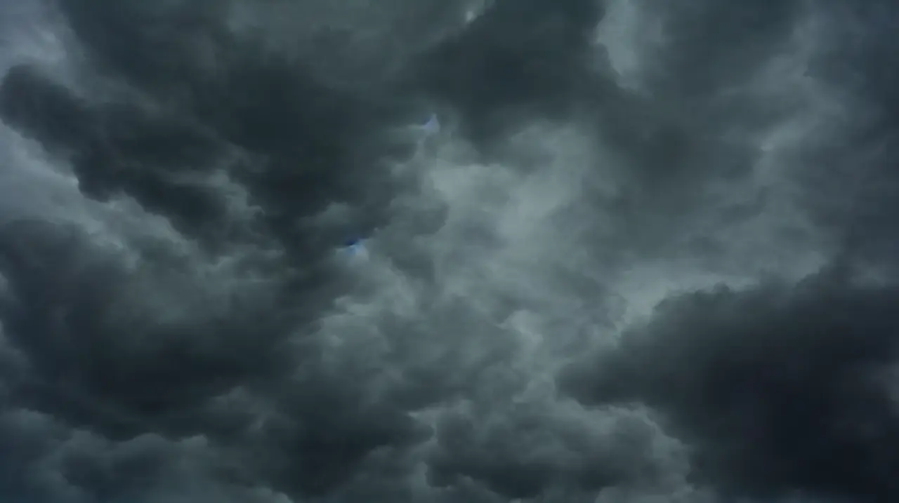 Más nubes, menos luz: por qué el AMBA atraviesa una primavera inusualmente gris