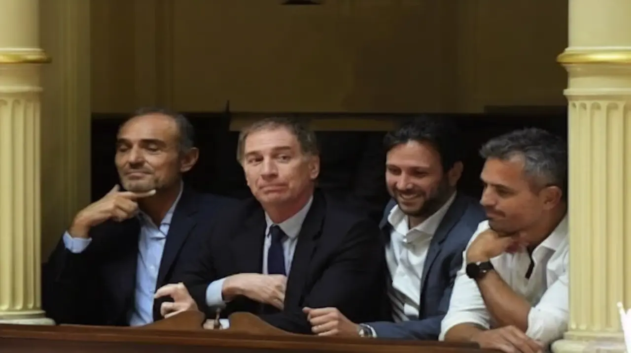 El Senado reclama a Santilli que cumpla con su informe constitucional