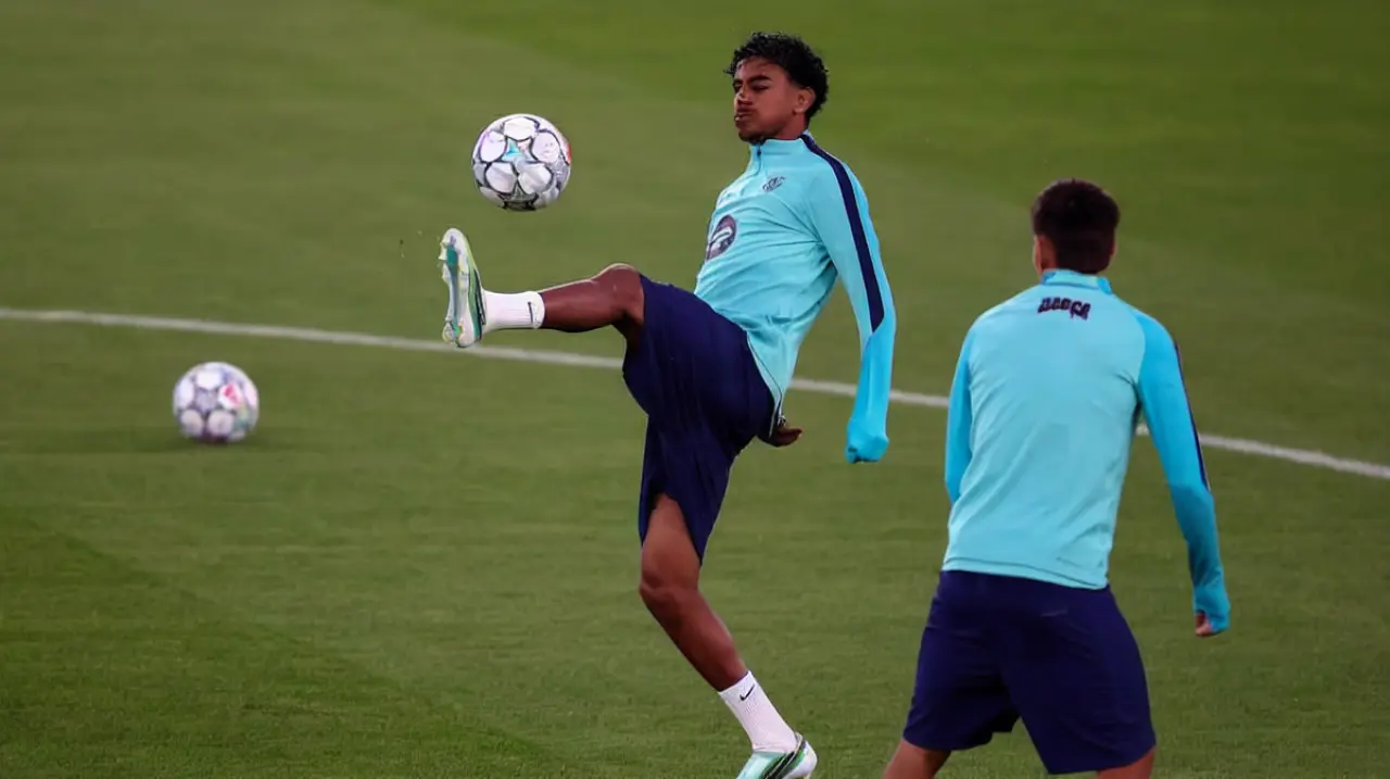 Champions League: Fenerbahçe gana al descanso y PSG-Barcelona concentra la atención