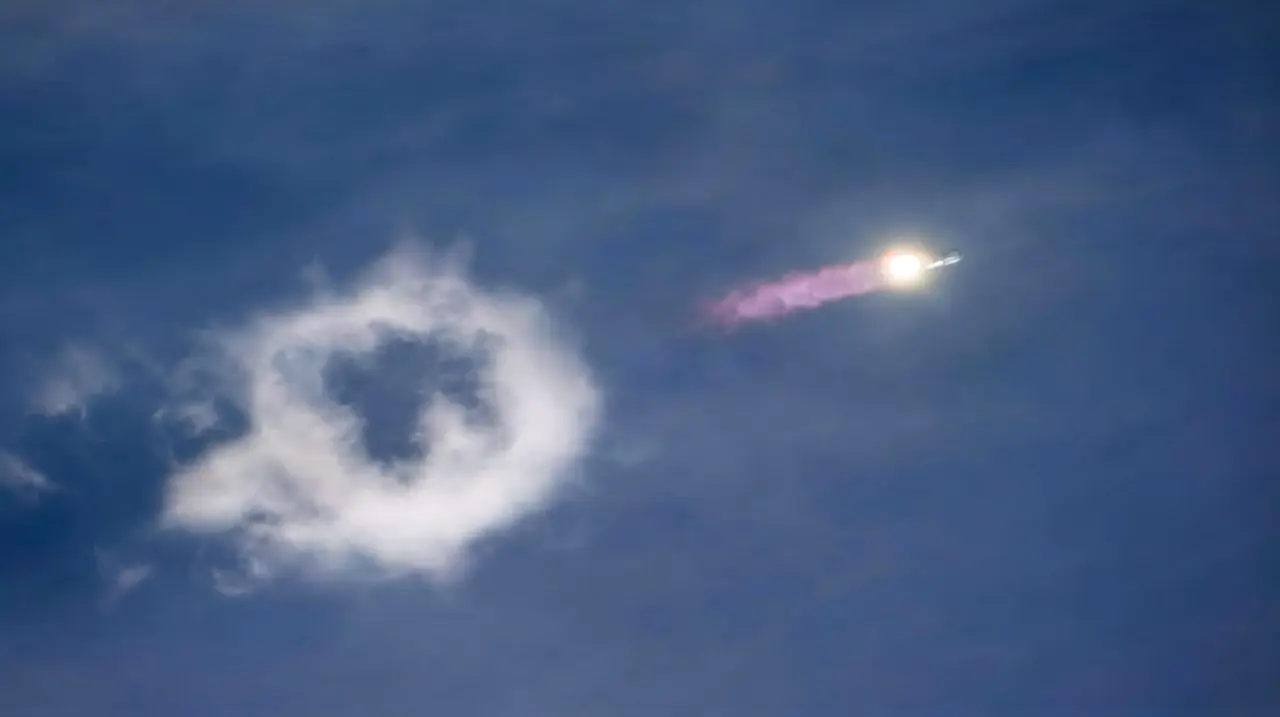 Un acercamiento de 200 metros expone la disputa militar por los satélites