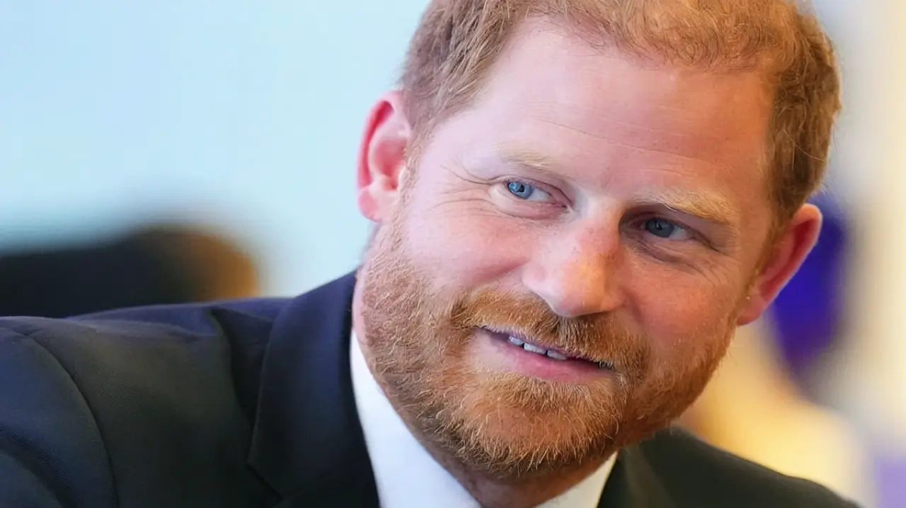 Harry expresa su deseo de recomponer el vínculo con Carlos III y Guillermo