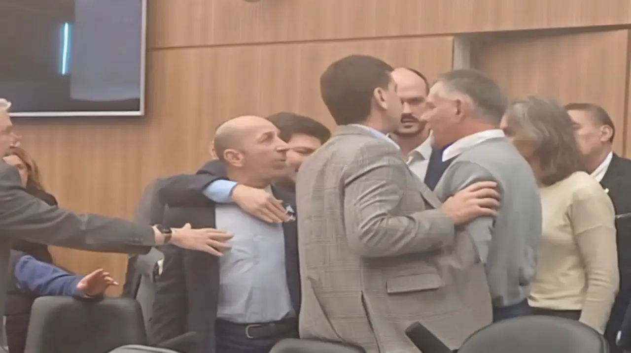 Tensión y cruces durante una reunión de la Comisión de Presupuesto
