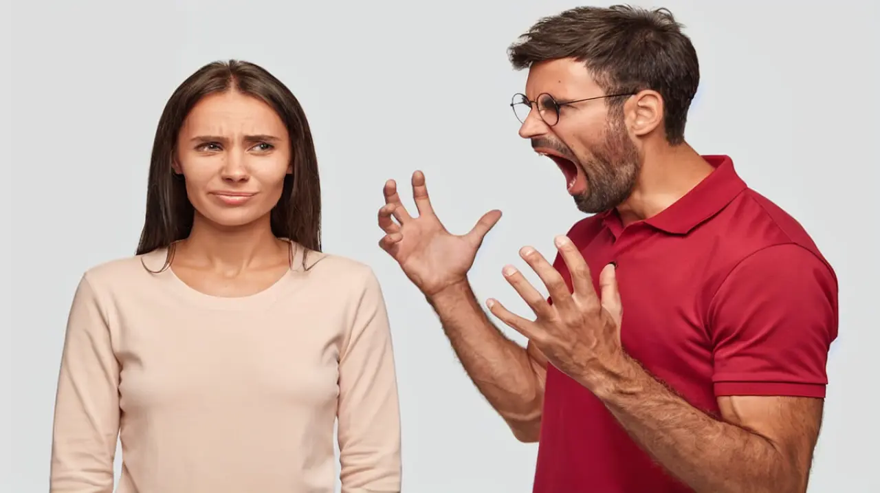 Por qué algunas personas elevan la voz al hablar