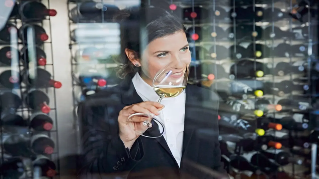 Paz Levinson: la sommelier argentina que busca ampliar el lugar del vino nacional