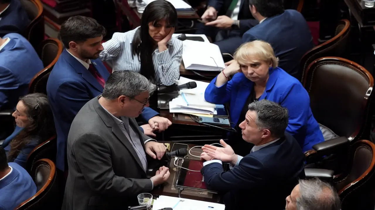 El oficialismo devolvió a comisión el proyecto sobre morosidad y levantó la sesión