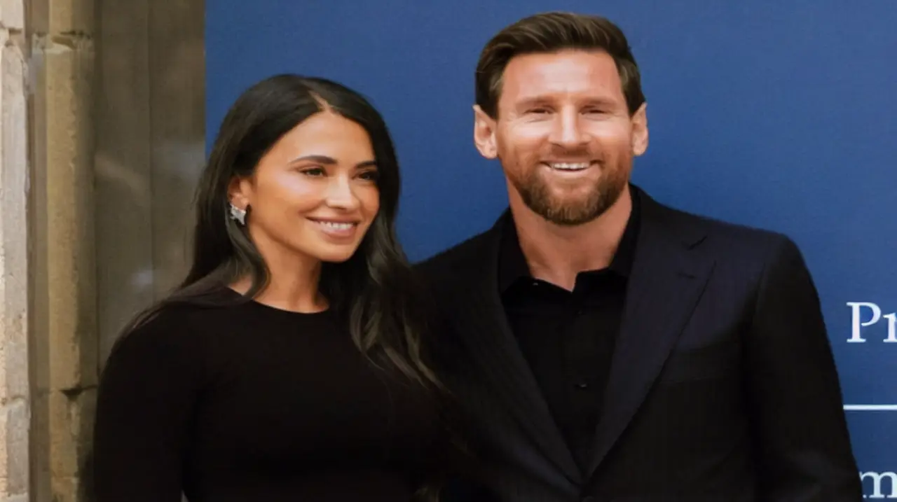 Antonela Roccuzzo acompañó a Messi antes de recibir el Princesa de Asturias