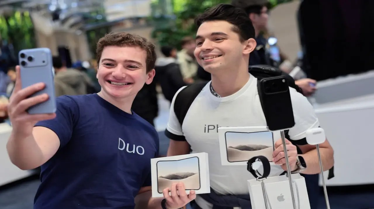 Apple limita la venta presencial de su primer iPhone plegable