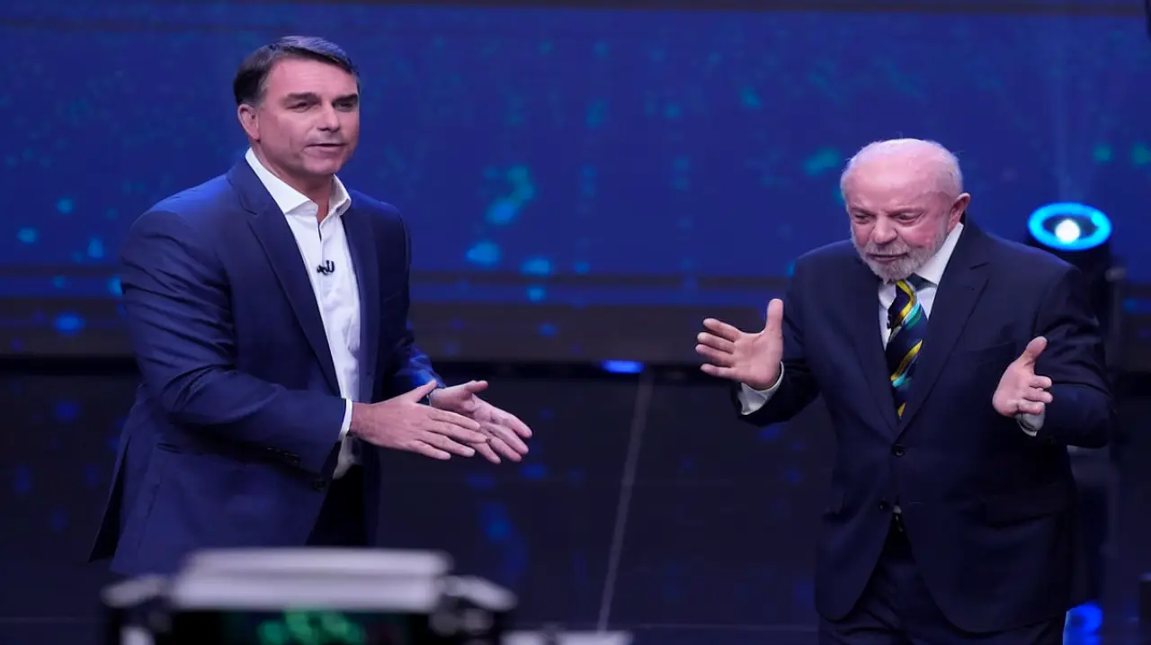 Lula y Flavio Bolsonaro llegan empatados al debate decisivo antes del balotaje