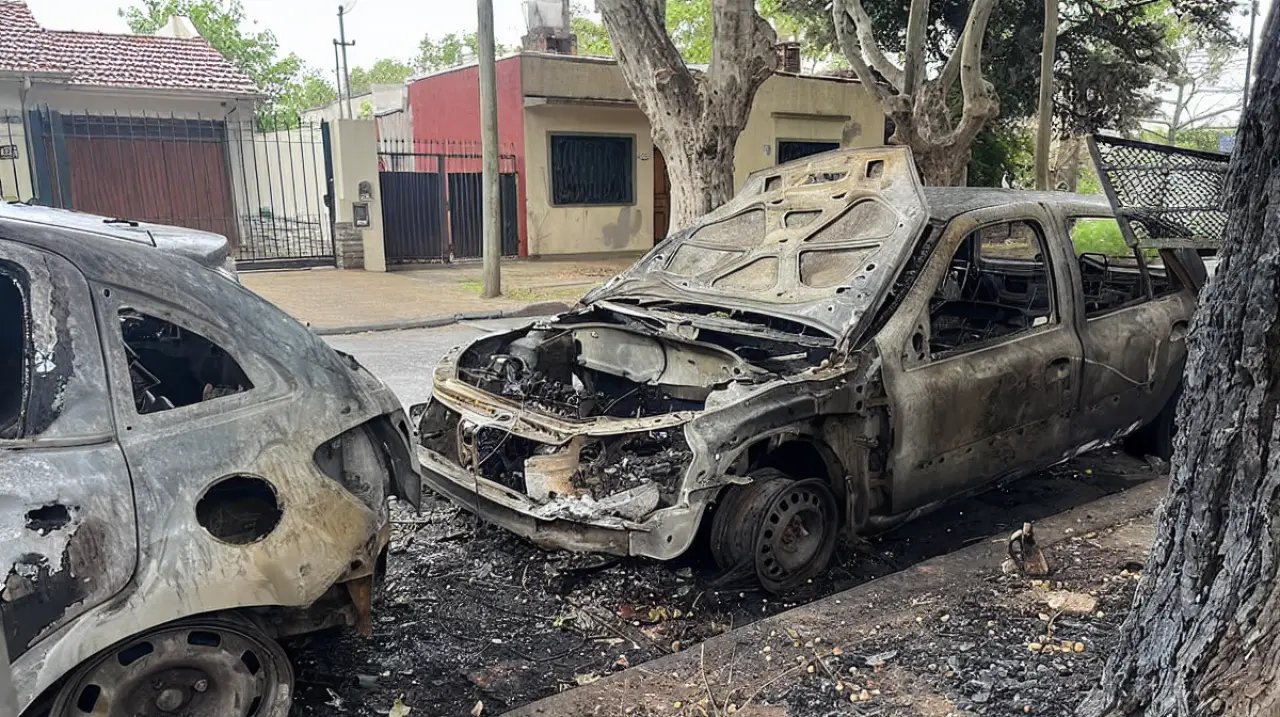 Incendios de autos y temor vecinal: preocupación creciente en Villa Ballester
