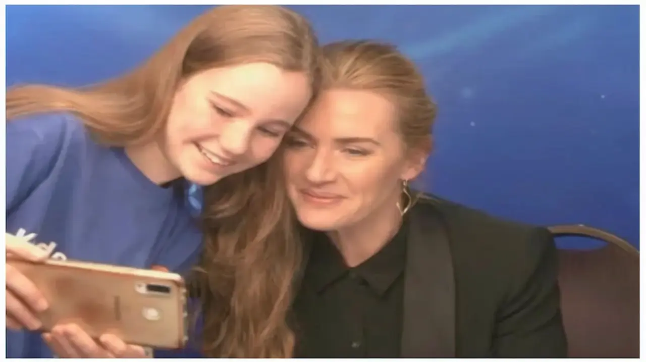 Kate Winslet consoló a una joven periodista durante su primera entrevista