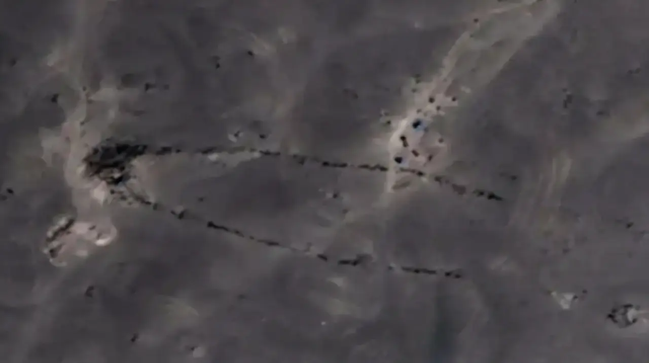 Descubren en el Sahara una tumba de 4400 años con dos hileras de piedras